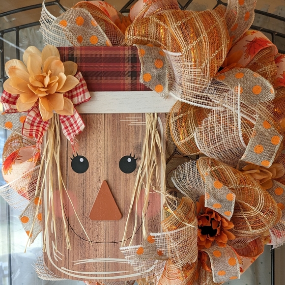 Pretty Betty Scarecrow Wreath - Picture 14 of 14